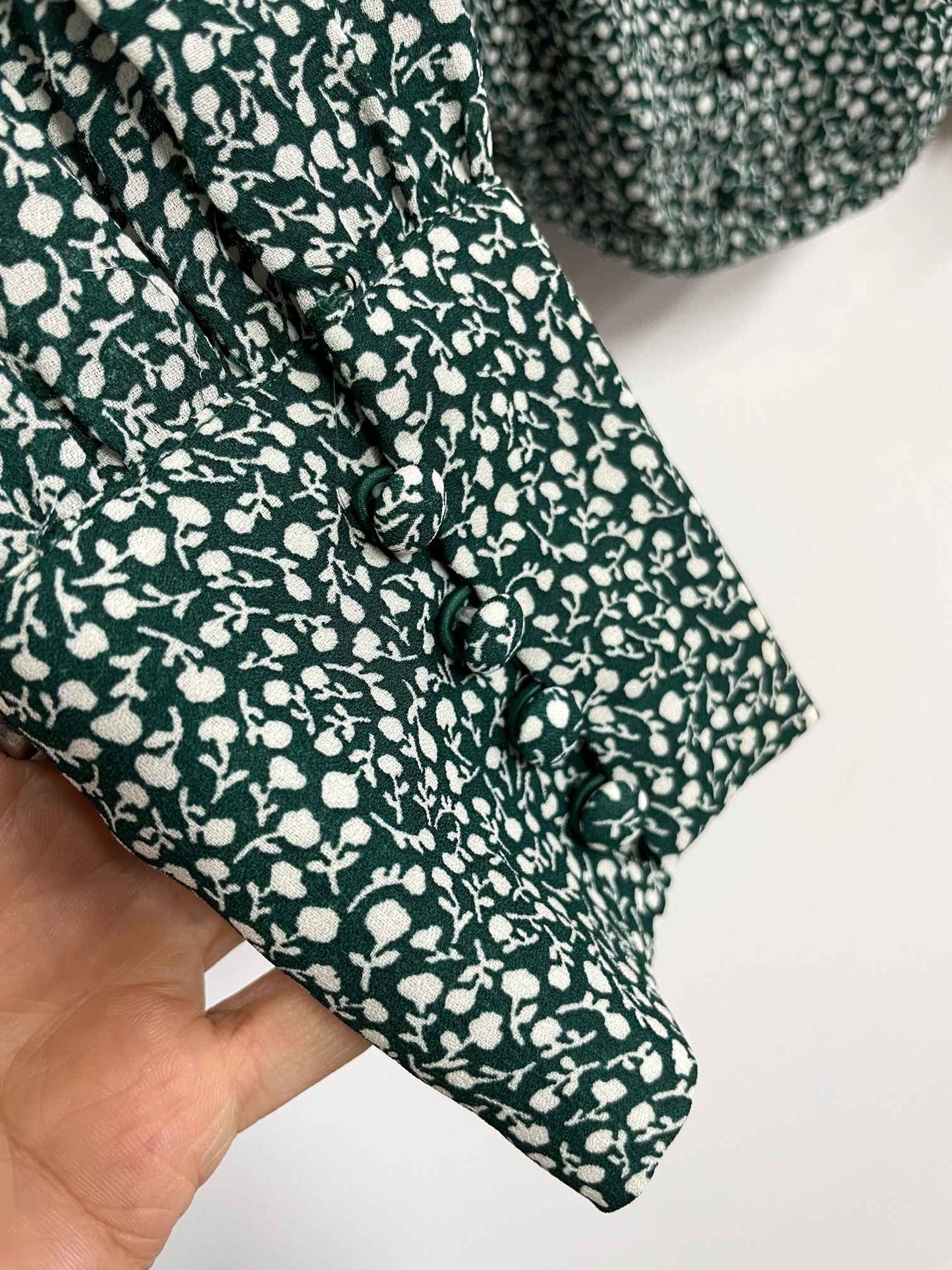 Blusa verde flores blancas - Abercrombie - Talla S