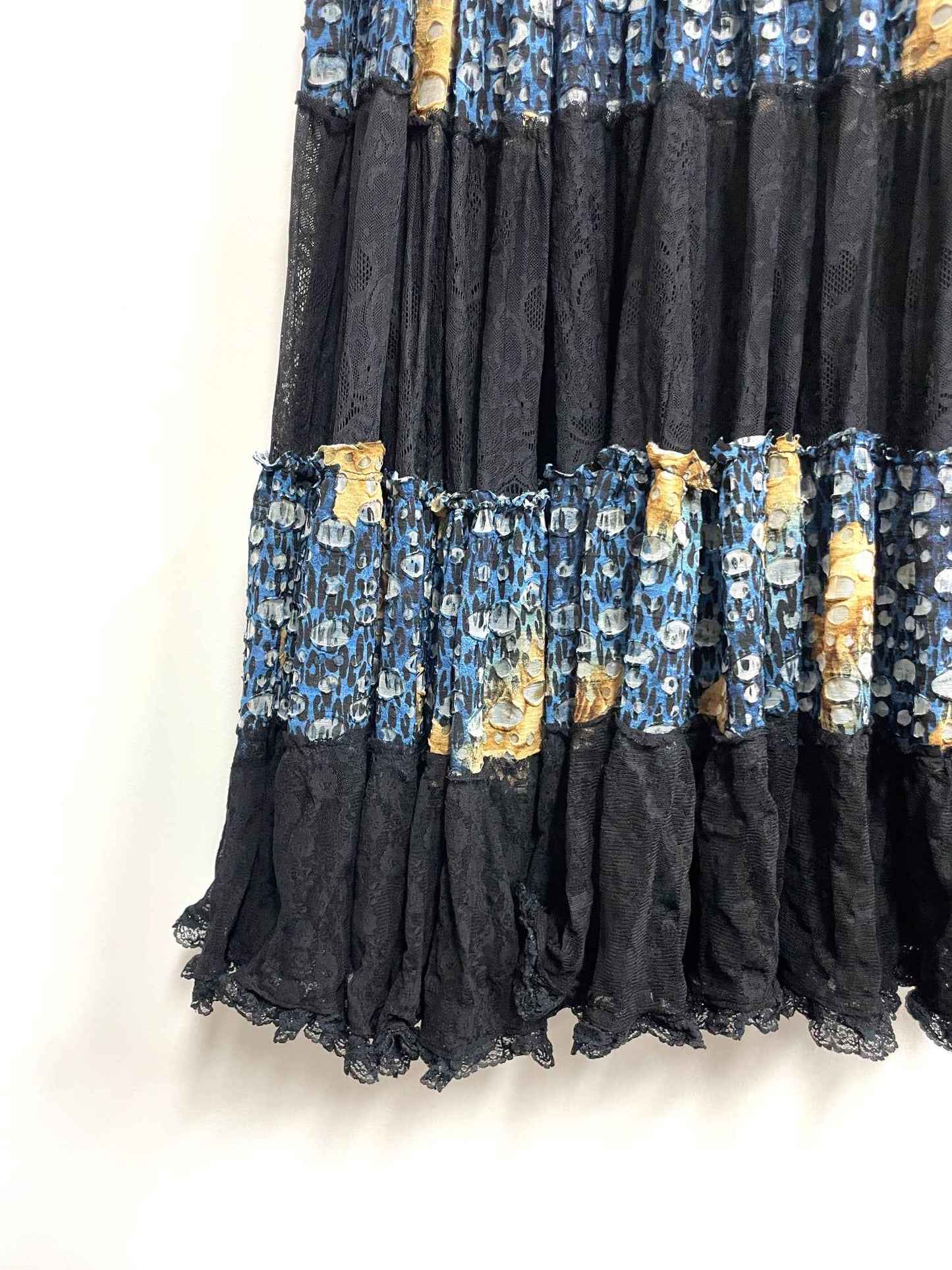 Falda negra bordada con print colores - Talla S