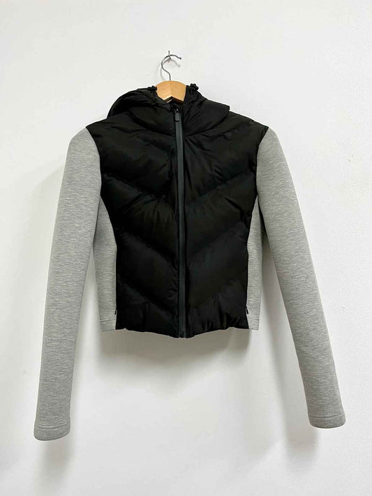 Casaca puffer negra con mangas grises - Zara - Talla S